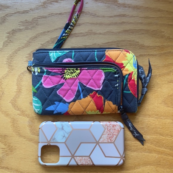 Vera Bradley Multi color ID/Card/Cell Phone holder - Picture 4 of 4